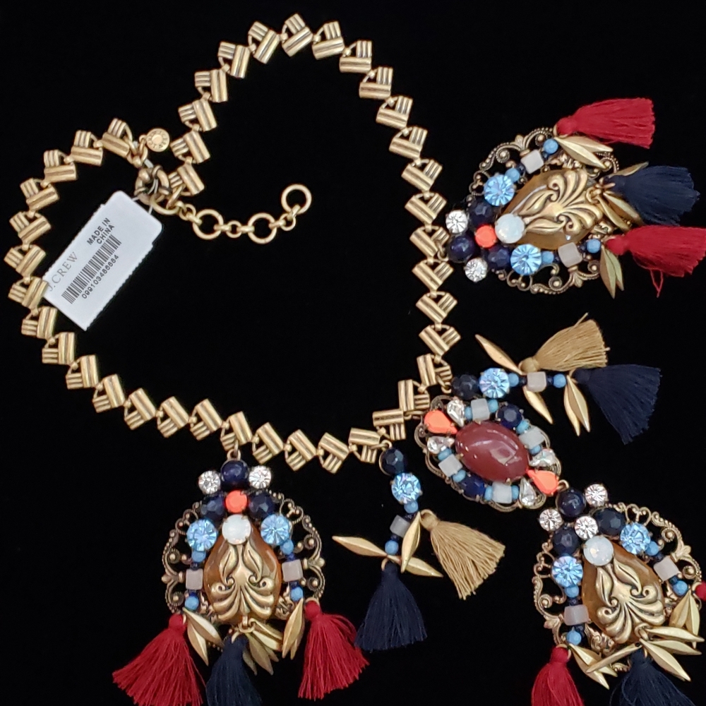 Statement necklace